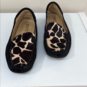 Michael Kors Black and Tan Flats with Artistic Design